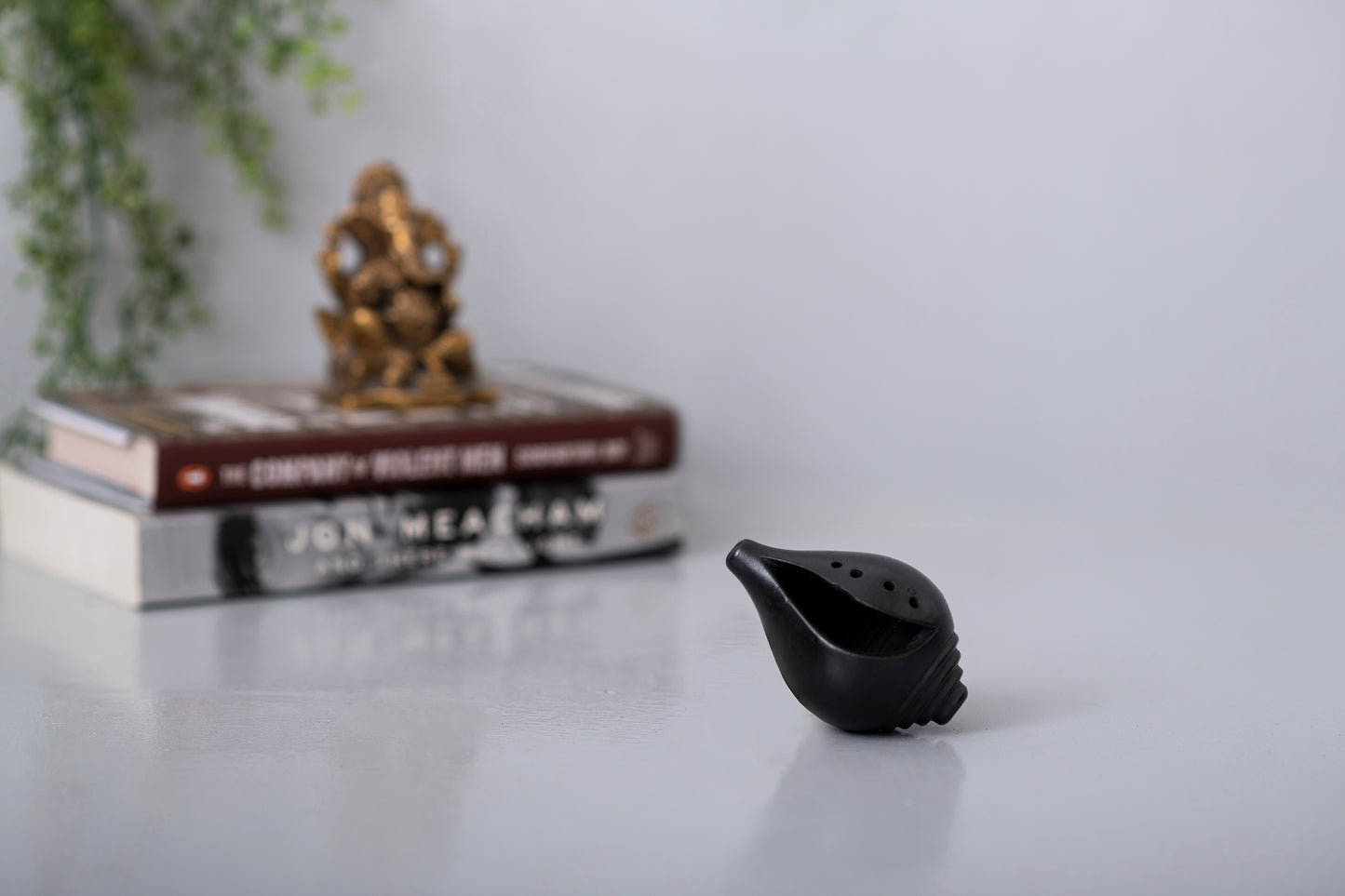 Shank Incense Holder: A Symphony of Serenity and Tradition