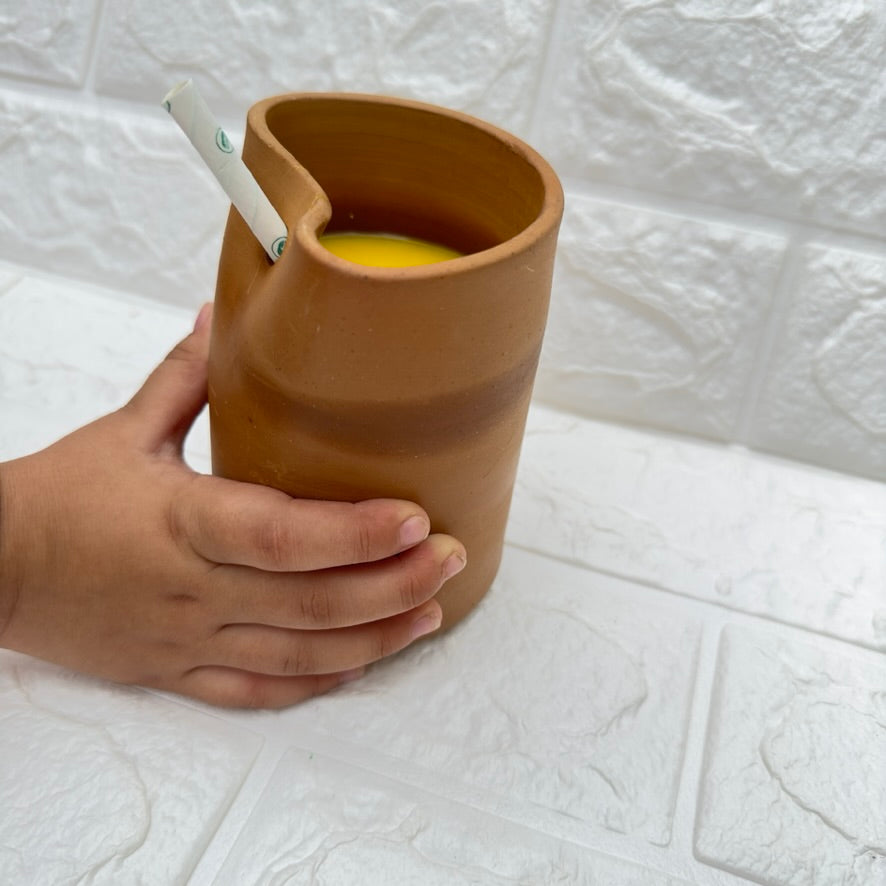 Mug with straw